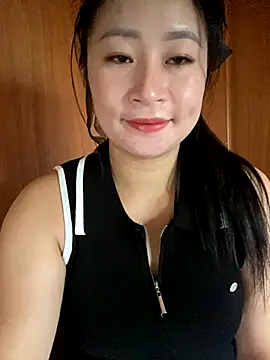 Snapshot of violet-00 chatting on 10-19-25, 01:06 violet-00 online show from 10-19-25, 01:06