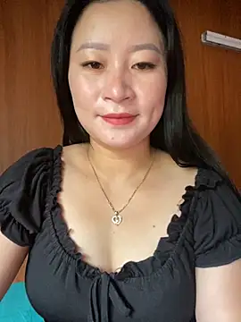 Snapshot of violet-00 chatting on 10-21-25, 02:23 violet-00 online show from 10-21-25, 02:23