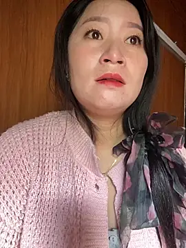 Snapshot of violet-00 chatting on 10-23-25, 12:43 violet-00 online show from 10-23-25, 12:43