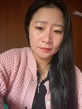 Snapshot of violet-00 chatting on 10-25-25, 12:51 violet-00 online show from 10-25-25, 12:51