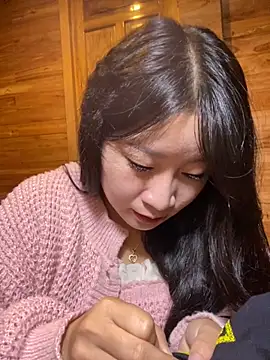 Snapshot of violet-00 chatting on 11-13-25, 12:53 violet-00 online show from 11-13-25, 12:53