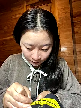 Snapshot of violet-00 chatting on 12-17-25, 01:11 violet-00 online show from 12-17-25, 01:11