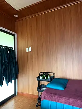 Snapshot of violet-00 chatting on 12-19-25, 01:34 violet-00 online show from 12-19-25, 01:34