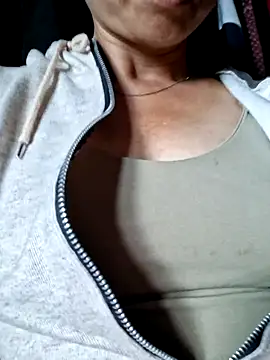 xuxulovezz online show from 06-04-26, 01:11