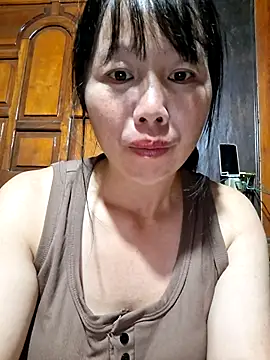 Snapshot of helenzz chatting on 10-18-25, 12:39 helenzz online show from 10-18-25, 12:39