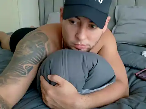 Snapshot of maximus888A chatting on 10-10-25, 12:37 maximus888A online show from 10-10-25, 12:37