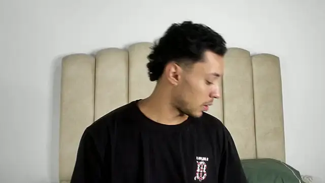 Snapshot of aroncooper1 chatting on 10-06-25, 09:51 aroncooper1 online show from 10-06-25, 09:51