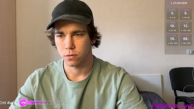 Snapshot of luca_syn chatting on 09-26-25, 09:35 luca syn online show from 09-26-25, 09:35