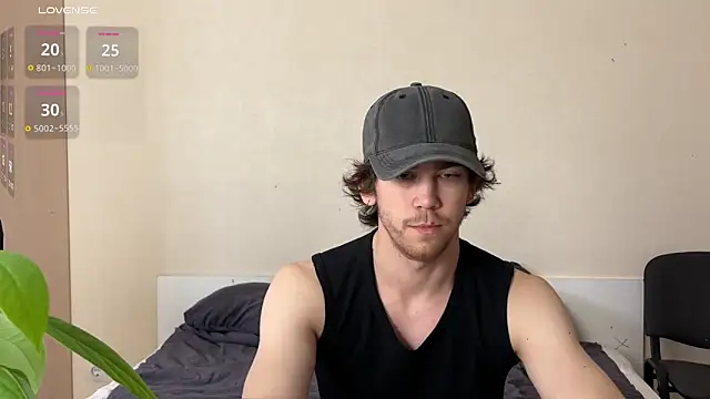 Snapshot of luca_syn chatting on 10-15-25, 10:37 luca syn online show from 10-15-25, 10:37