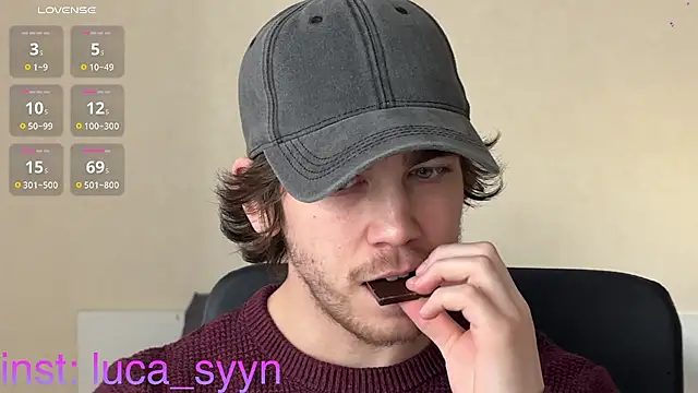 Snapshot of luca_syn chatting on 10-18-25, 12:06 luca syn online show from 10-18-25, 12:06