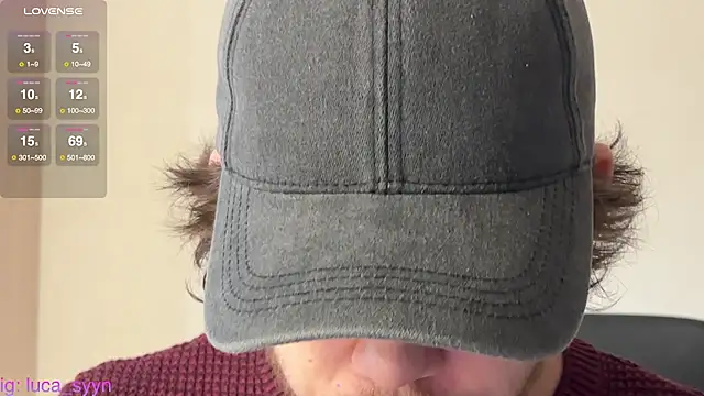 Snapshot of luca_syn chatting on 10-31-25, 10:05 luca syn online show from 10-31-25, 10:05