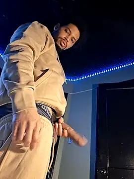 Snapshot of Painstickwes chatting on 03-08-26, 09:07 Painstickwes online show from 03-08-26, 09:07