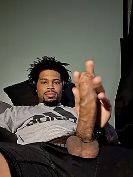 Snapshot of Painstickwes chatting on 05-12-26, 02:19 Painstickwes online show from 05-12-26, 02:19
