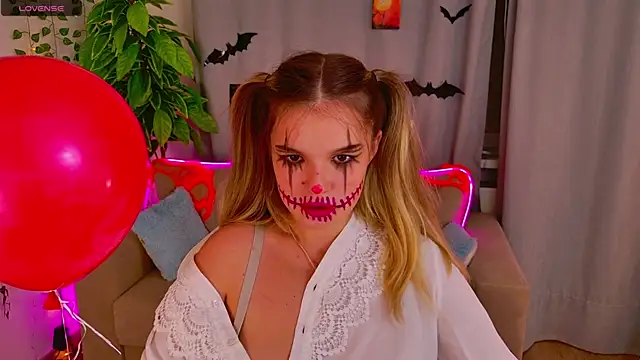 KellyHayden online show from 10-31-25, 05:36