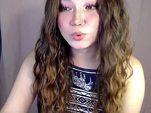 Snapshot of Eyes-on-me chatting on 11-23-25, 04:18 Eyes-on-me online show from 11-23-25, 04:18