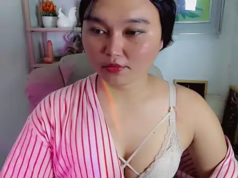 Snapshot of Eyes-on-me chatting on 06-11-26, 01:05 Eyes-on-me online show from 06-11-26, 01:05