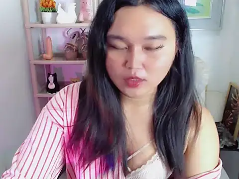 Snapshot of Eyes-on-me chatting on 06-11-26, 02:53 Eyes-on-me online show from 06-11-26, 02:53
