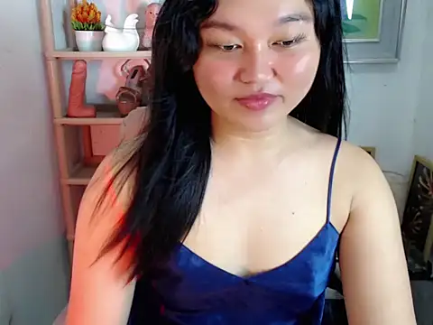 Snapshot of Eyes-on-me chatting on 06-15-26, 04:47 Eyes-on-me online show from 06-15-26, 04:47