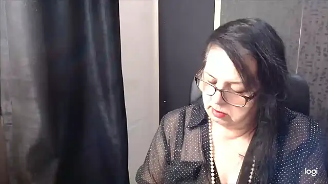 MissSanjanne online show from 11-19-25, 01:38