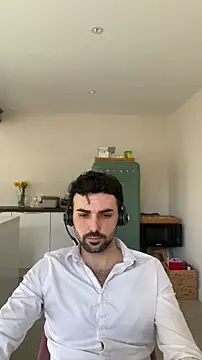 Snapshot of eauminerale chatting on 02-25-26, 10:14 eauminerale online show from 02-25-26, 10:14