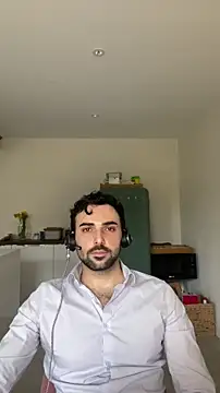 Snapshot of eauminerale chatting on 02-27-26, 10:26 eauminerale online show from 02-27-26, 10:26