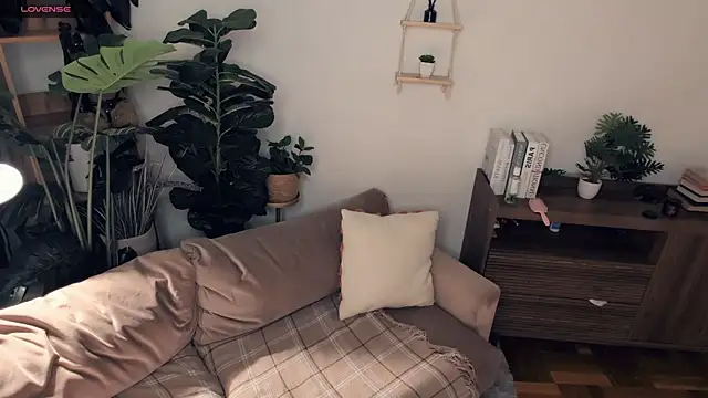 LaureMestler online show from 04-05-26, 08:11