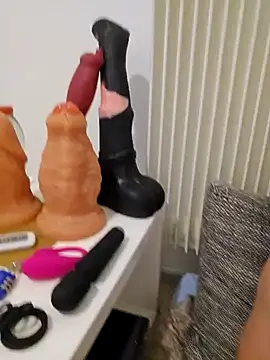 Snapshot of Chrisou73 chatting on 02-15-26, 04:36 Chrisou73 online show from 02-15-26, 04:36