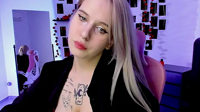 Snapshot of IngannaMorte chatting on 10-04-25, 04:05 IngannaMorte online show from 10-04-25, 04:05