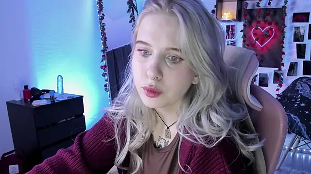 Snapshot of IngannaMorte chatting on 10-19-25, 04:18 IngannaMorte online show from 10-19-25, 04:18