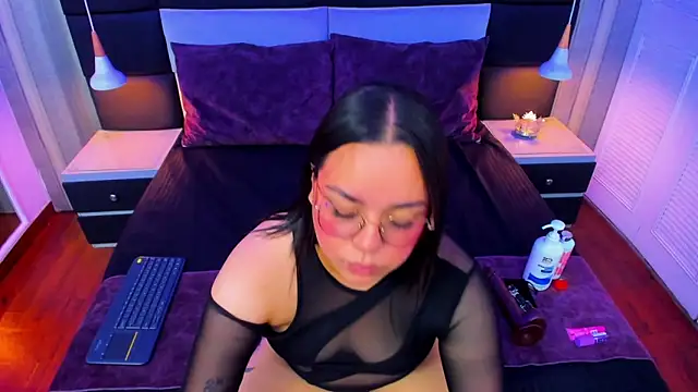 Snapshot of annytovar chatting on 09-28-25, 03:28 annytovar online show from 09-28-25, 03:28