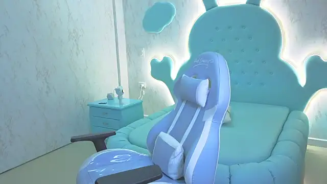 Mia Cuttee online show from 11-02-25, 03:31