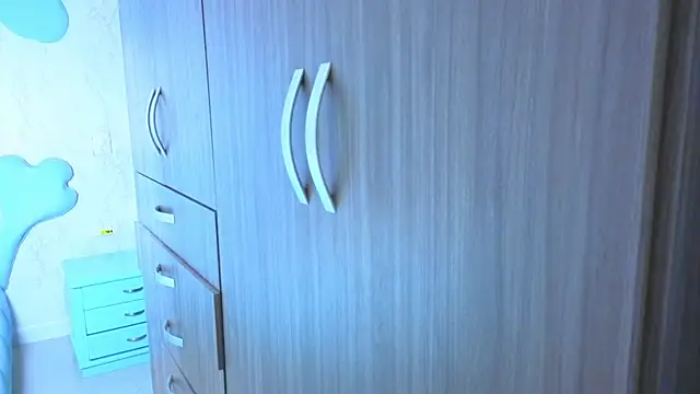 Mia Cuttee online show from 11-13-25, 03:38