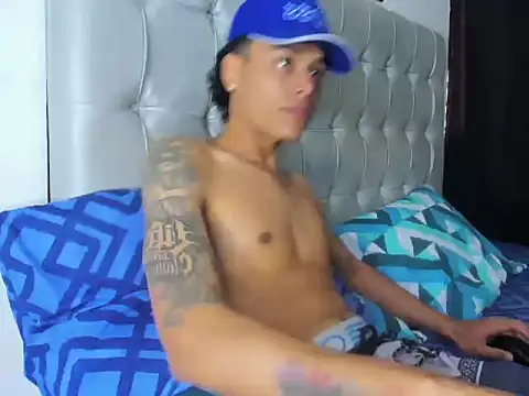 Snapshot of Frayhot777 chatting on 09-30-25, 08:36 Frayhot777 online show from 09-30-25, 08:36