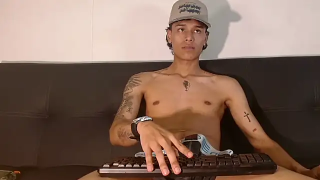 Snapshot of Frayhot777 chatting on 10-23-25, 10:19 Frayhot777 online show from 10-23-25, 10:19