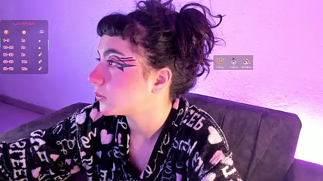 Snapshot of kitty__chs chatting on 10-30-25, 12:39 kitty chs online show from 10-30-25, 12:39