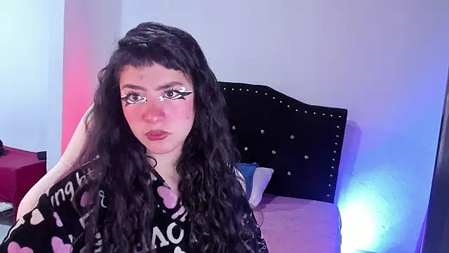 Snapshot of kitty__chs chatting on 12-18-25, 11:27 kitty chs online show from 12-18-25, 11:27