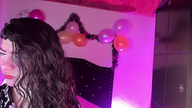 Snapshot of kitty__chs chatting on 12-20-25, 11:39 kitty chs online show from 12-20-25, 11:39