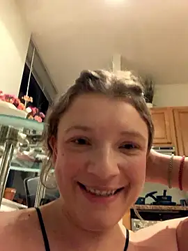 Snapshot of Seturselfonfire chatting on 10-04-25, 02:31 Seturselfonfire online show from 10-04-25, 02:31