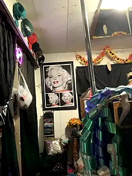 Snapshot of blondebarbiebae chatting on 09-30-25, 02:38 blondebarbiebae online show from 09-30-25, 02:38