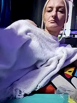 Snapshot of blondebarbiebae chatting on 11-17-25, 12:05 blondebarbiebae online show from 11-17-25, 12:05