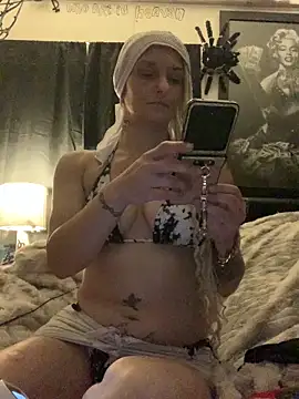 Snapshot of blondebarbiebae chatting on 05-25-26, 11:33 blondebarbiebae online show from 05-25-26, 11:33