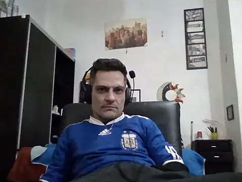 Snapshot of SexyStrp chatting on 06-28-26, 11:38 SexyStrp online show from 06-28-26, 11:38