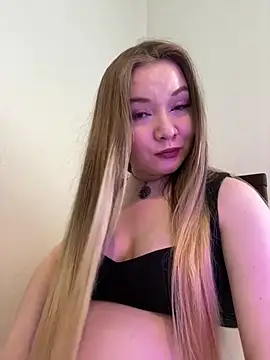Amalie Smith online show from 06-07-26, 07:34