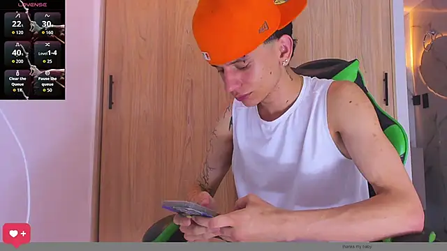 Snapshot of Skinny_batman chatting on 09-25-25, 08:07 Skinny batman online show from 09-25-25, 08:07