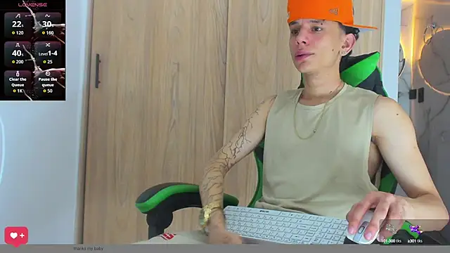 Snapshot of Skinny_batman chatting on 09-27-25, 01:38 Skinny batman online show from 09-27-25, 01:38