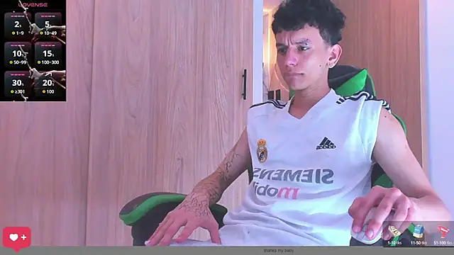 Snapshot of Skinny_batman chatting on 10-01-25, 04:24 Skinny batman online show from 10-01-25, 04:24