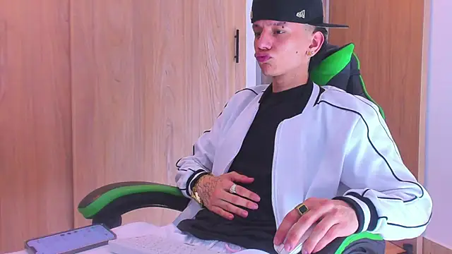 Skinny batman online show from 10-08-25, 12:52