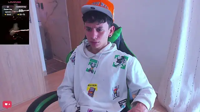 Snapshot of Skinny_batman chatting on 11-19-25, 09:26 Skinny batman online show from 11-19-25, 09:26