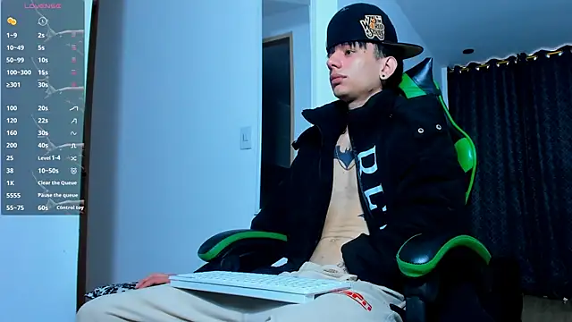 Snapshot of Skinny_batman chatting on 01-10-26, 10:03 Skinny batman online show from 01-10-26, 10:03