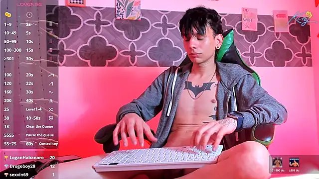 Snapshot of Skinny_batman chatting on 01-15-26, 09:47 Skinny batman online show from 01-15-26, 09:47